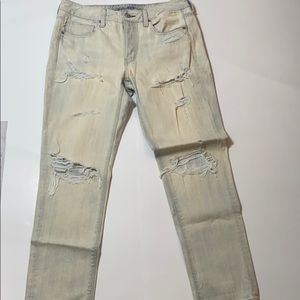 American Eagle Tomgirl destroyed jeans size 6- 122